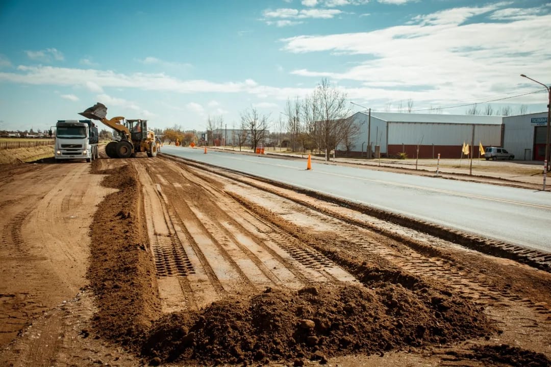EL MUNICIPIO Y LA PROVINCIA TRABAJAN EN LA REPAVIMENTACI&Oacute;N DE UNO DE LOS SECTORES DEL TR&Aacute;NSITO PESADO SUR