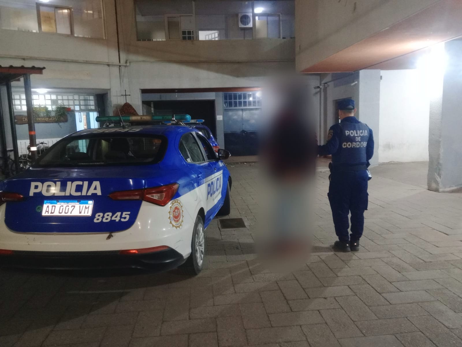 PARTE POLICIAL: DETIENEN EN BARRIO CERINO A MASCULINO POR DA&Ntilde;O Y AMENAZA 