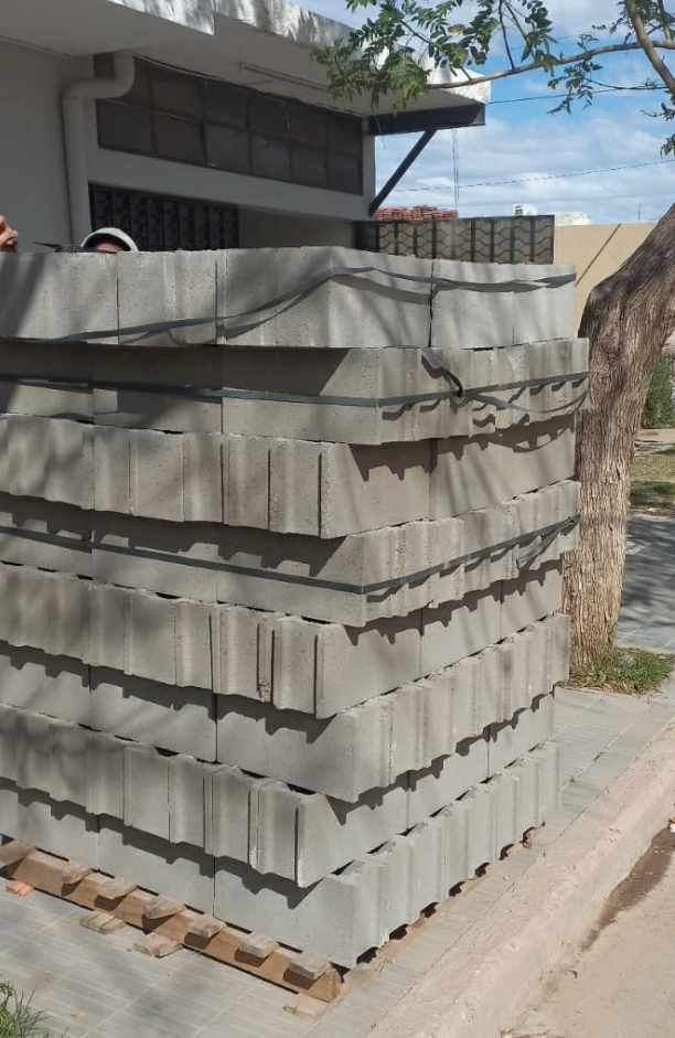 BARRIO CABERO TRABAJA EN EL CIERRE DE SU SAL&Oacute;N DE USOS M&Uacute;LTIPLES