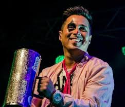 El cantante de Los Caligaris Martin Pampiglione pas&oacute; por Estaci&oacute;n Urbana en una divertida entrevista por el D&iacute;a de los Circos