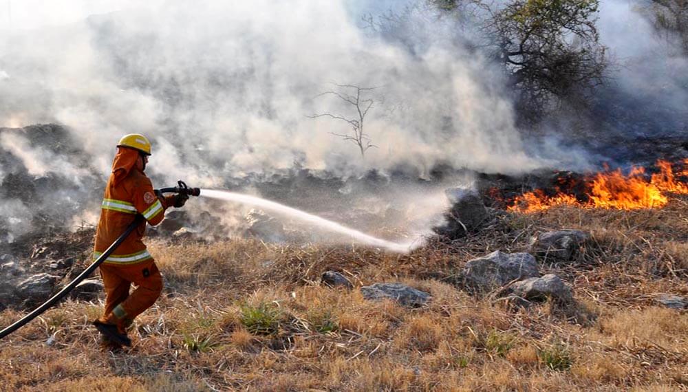 SE COMBATEN DOS NUEVOS INCENDIOS EN LA PROVINCIA