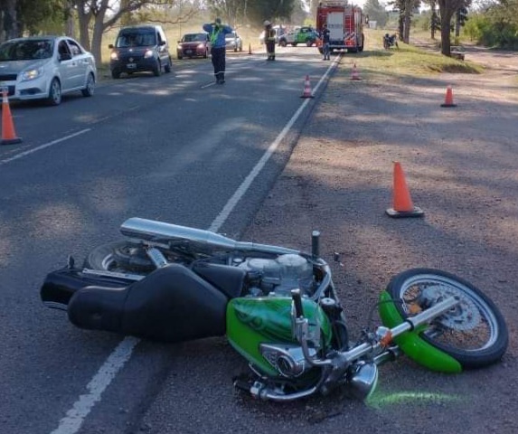 DR. OVIEDO SUFRI&Oacute; UN ACCIDENTE EN MOTOCICLETA, EL VEH&Iacute;CULO QUE LO EMBISTI&Oacute; SE DIO A LA FUGA 