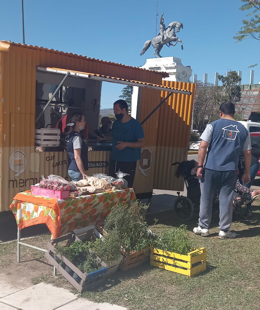 APAHUD SALE NUEVAMENTE A VENDER SUS PRODUCTOS