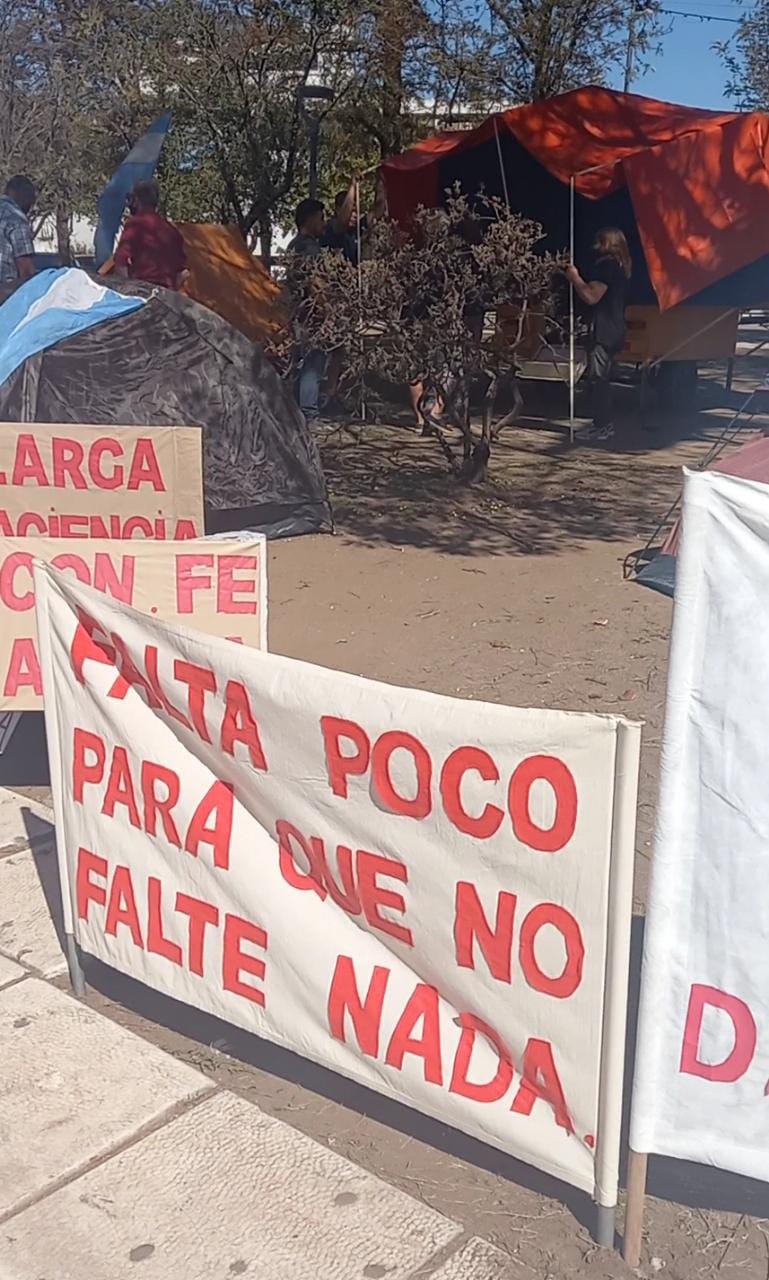 CONCEJALES DE LA UCR ACOMPA&Ntilde;ANDO EL ACAMPE