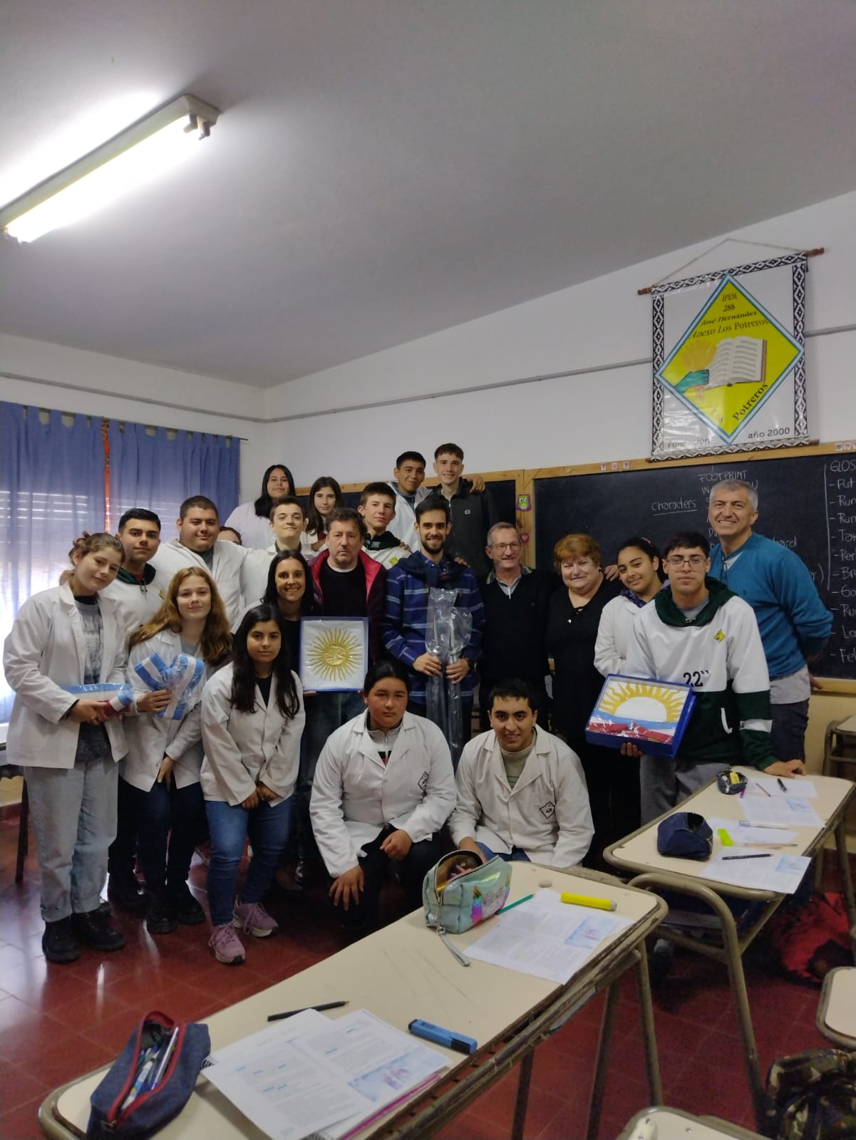 EL IPEM 288 JOS&Eacute; HERN&Aacute;NDEZ Y SU ANEXO RURAL RECIBIERON BANDERAS DE CEREMONIA