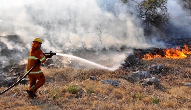 BOMBEROS DE R&Iacute;O TERCERO A LA ESPERA DE DIRECTIVAS DE LA REGIONAL 5