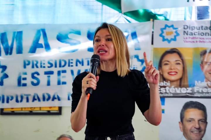 GABRIELA EST&Eacute;VEZ: LO QUE SE CONSTRUYE EN LOS DESPACHOS DEBE TENER ANCLAJE EN LOS BARRIOS