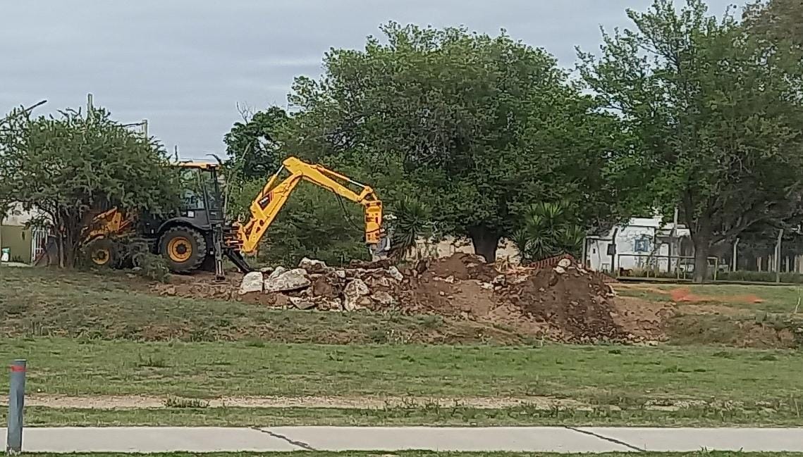 LA MUNICIPALIDAD AMPL&Iacute;A DESAG&Uuml;E PARA MEJORAR ESCURRIMIENTO DE AGUA EN BARRIO ESCUELA