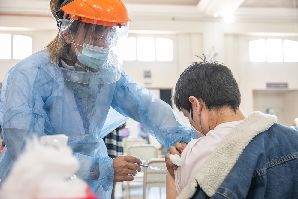 Menores de 17 podr&aacute;n vacunarse con primeras dosis sin turno previo