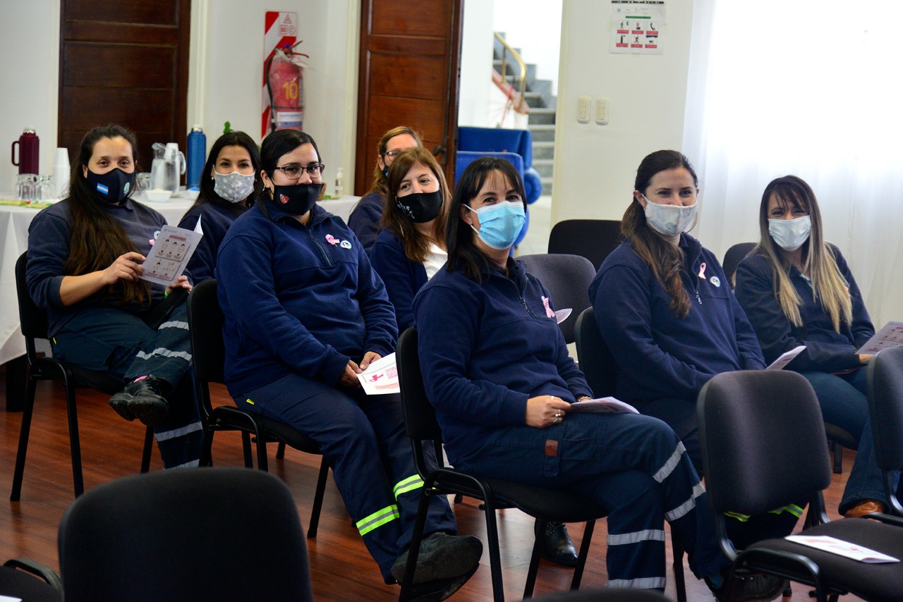 Encuentros para la concientizaci&oacute;n sobre el c&aacute;ncer de mama y ginecol&oacute;gico en F&aacute;brica Militar 