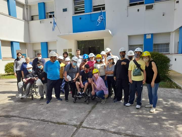 CREANDO LAZOS VISIT&Oacute; F&Aacute;BRICA MILITAR