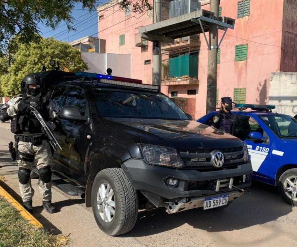 R&Iacute;O TERCERO: FPA INCAUT&Oacute; M&Aacute;S ESTUPEFACIENTES EN LA VIVIENDA DE DOS PRESUNTOS VENDEDORES DE DROGAS DETENIDOS, CON COCA&Iacute;NA, EN UN CONTROL POLICIAL