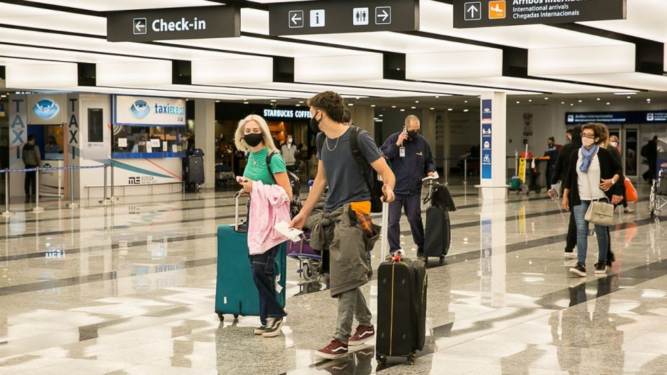 El Banco Central limit&oacute; el financiamiento en cuotas de pasajes y servicios en el exterior