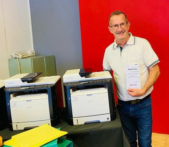 AMCESIS DON&Oacute; FOTOCOPIADORAS Y &Uacute;TILES A LAS ESCUELAS DE GESTI&Oacute;N P&Uacute;BLICA