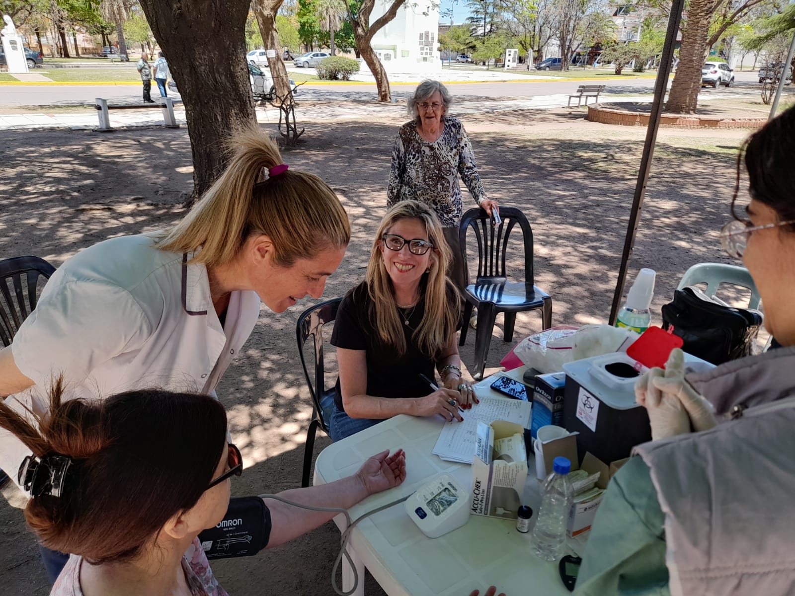 DURANTE LA JORNADA DE HOY SE CONTROLARON LA GLUCEMIA 162 PERSONAS