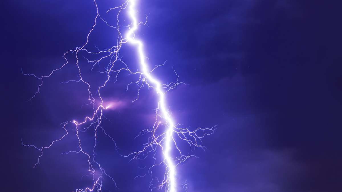 UN RAYO AFECT&Oacute; UN TRANSFORMADOR DE REOLIN QUE DEJ&Oacute; A TODA LA CIUDAD SIN LUZ