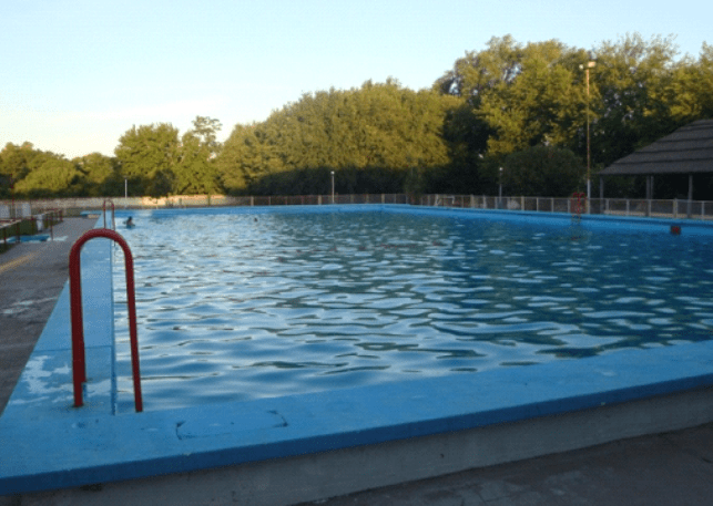 Nora Gerbaldo (Presidenta del Club Sportivo 9 de Julio): "La intenci&oacute;n nuestra es que podamos hacer la apertura de la pileta el lunes 21 y si podemos abrirla el viernes 18 ser&iacute;a lo ideal&rdquo;