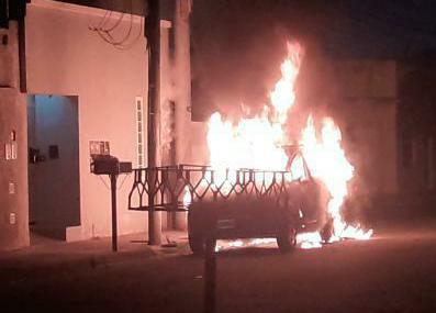 Abel Dom&iacute;nguez (Jefe de Bomberos):&ldquo;Anoche nos llama la polic&iacute;a y nos avisa que hab&iacute;a un veh&iacute;culo incendi&aacute;ndose, los due&ntilde;os se enteraron cuando llegaron los bomberos&rdquo;