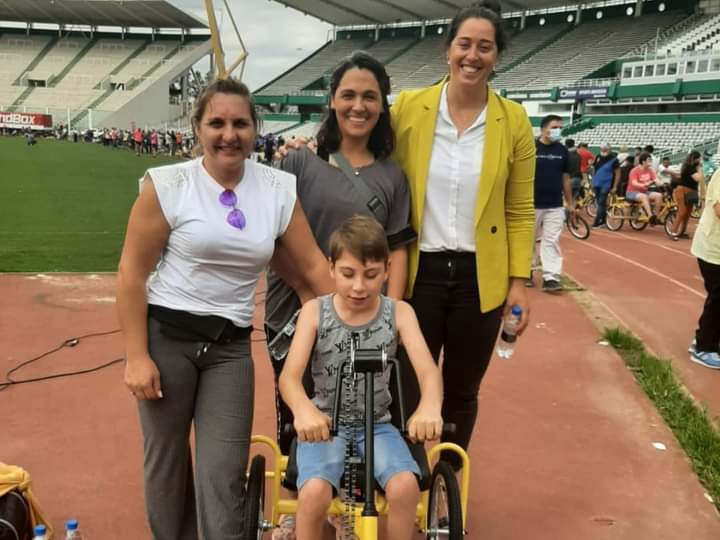 DOS NI&Ntilde;OS DE RIO TERCERO RECIBIERON BICICLETAS ADAPTADAS