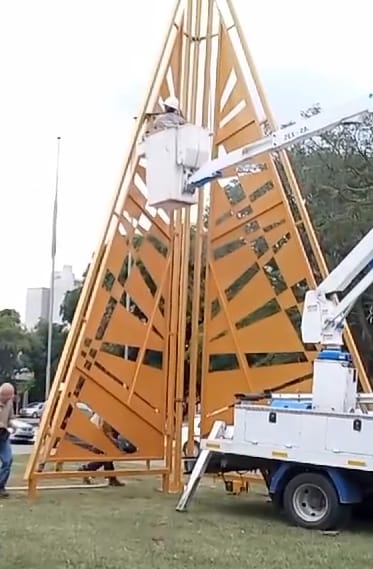 EL MI&Eacute;RCOLES ENCIENDEN EL &Aacute;RBOL DE NAVIDAD EN LA PLAZA SAN MART&Iacute;N