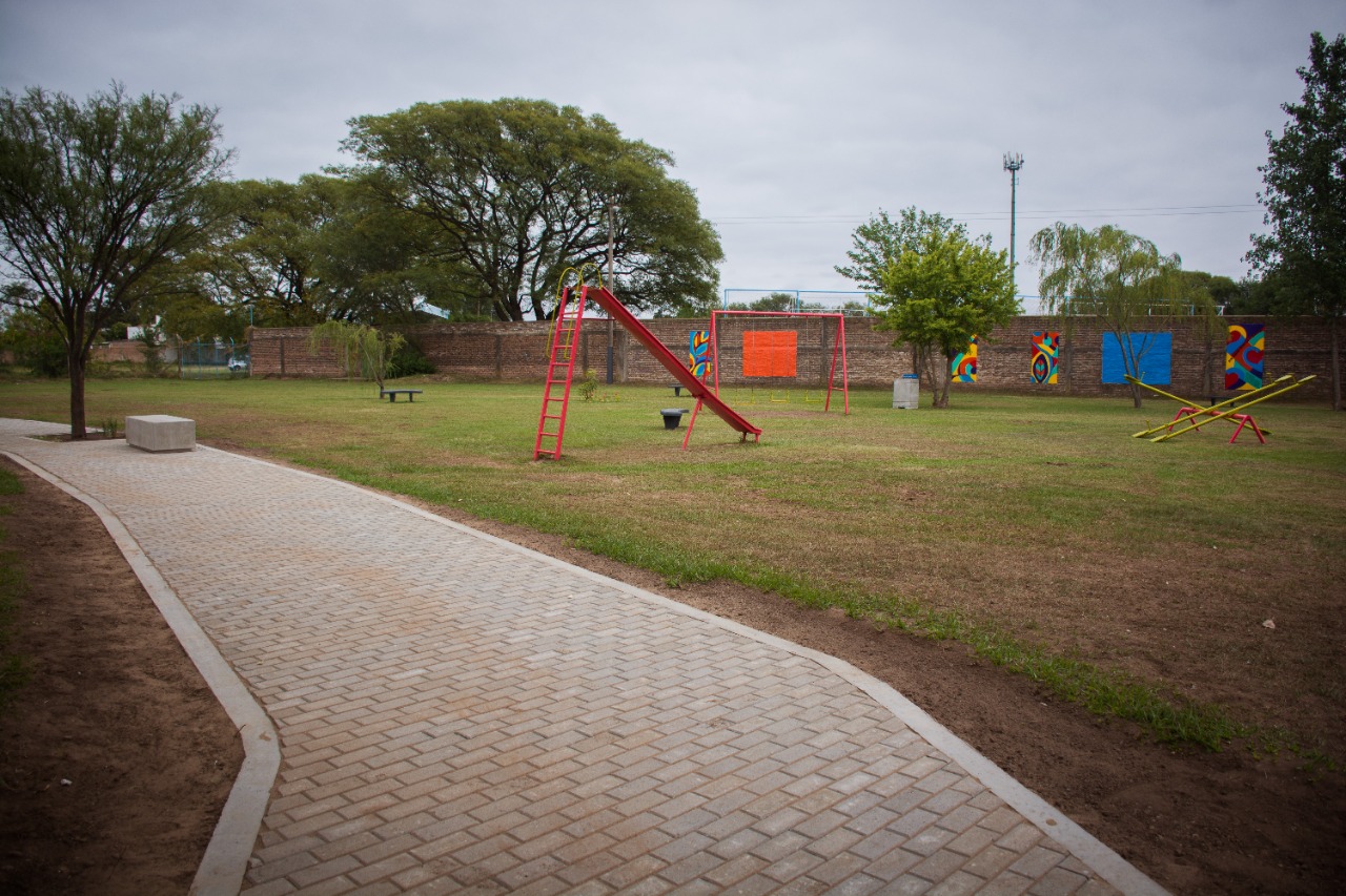 PUESTA EN VALOR DE LA PLAZA REN&Eacute; FAVALORO