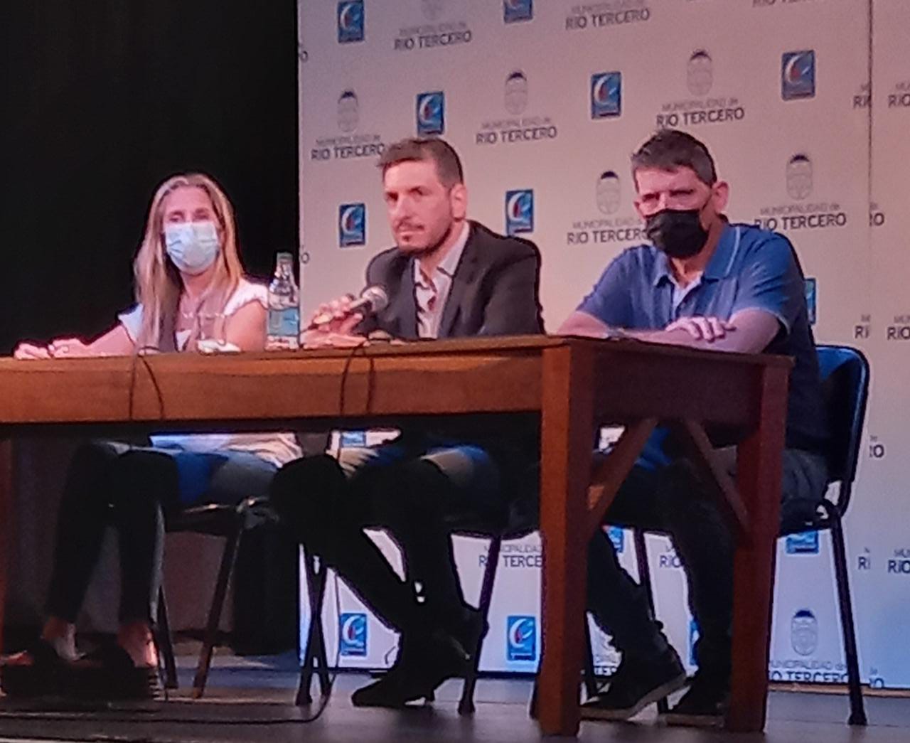 TRAS EL PRIMER CASO DE &Oacute;MICRON FERRER INSISTI&Oacute; EN LA IMPORTANCIA DE LA VACUNACI&Oacute;N