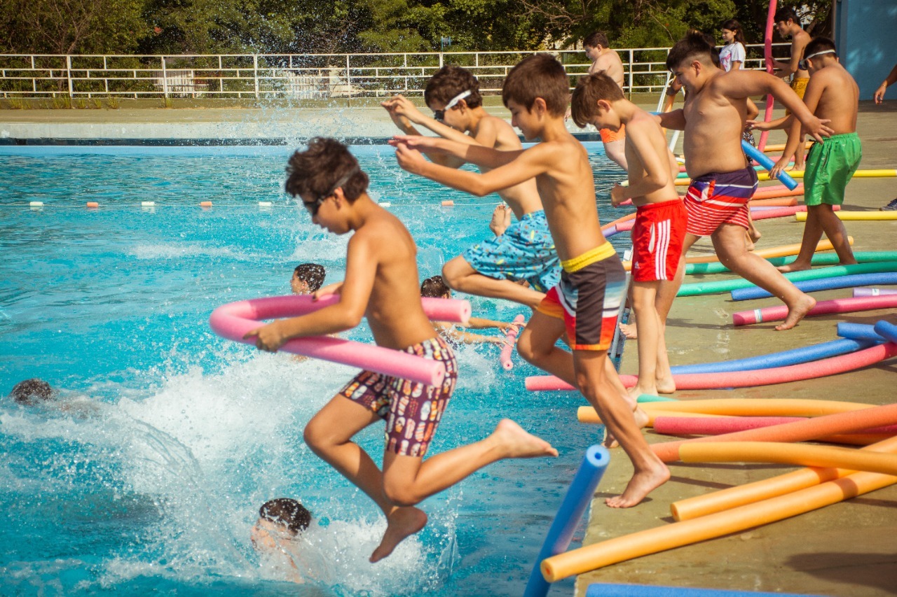 1000 NI&Ntilde;OS EN LAS ESCUELAS DE VERANO Y CASI 250 ADULTOS EN LA COLONIA