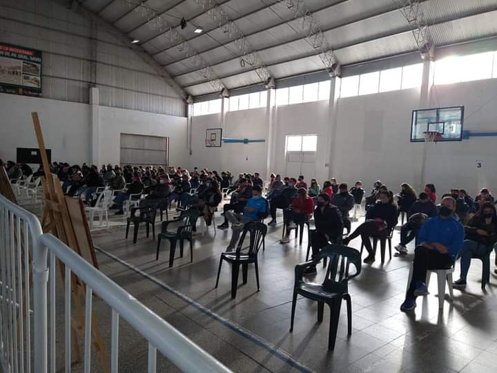 EVAL&Uacute;AN LLEVAR NUEVAMENTE EL VACUNATORIO AL POLIDEPORTIVO