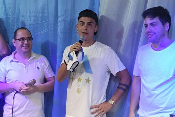 NOTICIAS + IVA : UNA MULTITUD RECIBI&Oacute; A PAULO DYBALA EN LAGUNA LARGA