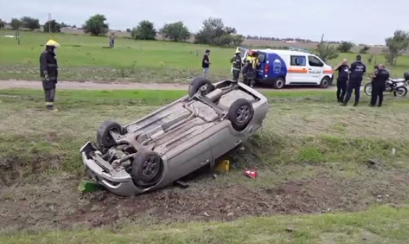 BOMBEROS: VARIOS RESCATES DE PERSONAS, ACCIDENTE E INCENDIO EL FIN DE SEMANA