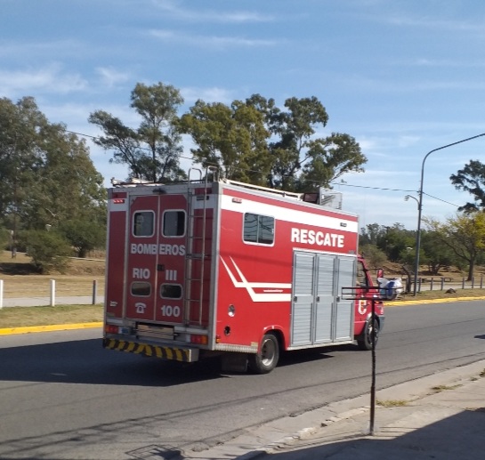 RESCATAN A LA JOVEN QUE SE ENCONTRABA AL BORDE DEL PUENTE NEGRO