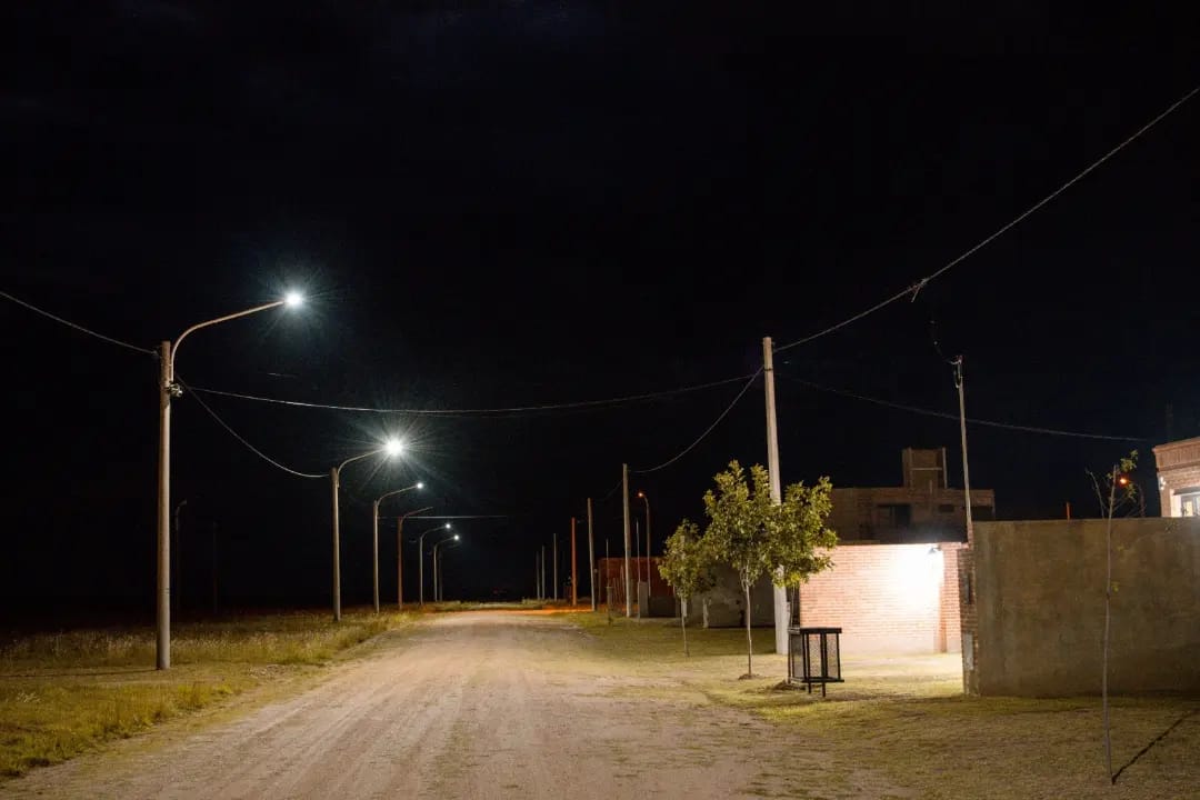 EL MUNICIPIO AVANZA CON LA COLOCACI&Oacute;N DE LUMINARIAS LED EN BARRIO TENIENTE N&Iacute;VOLI