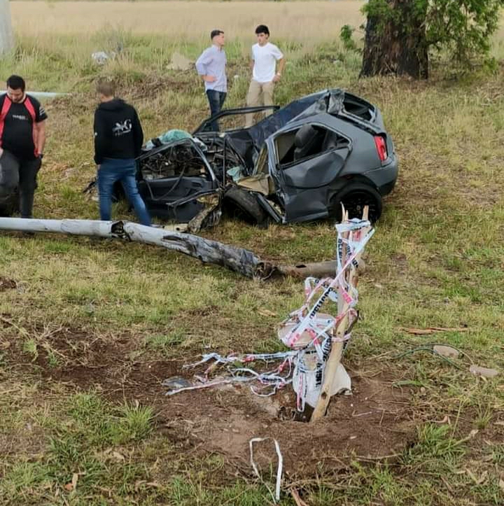 PARTE POLICIAL: JOVEN DE NUESTRA CIUDAD PIERDE EL CONTROL Y COLISIONA CONTRA UN POSTE
