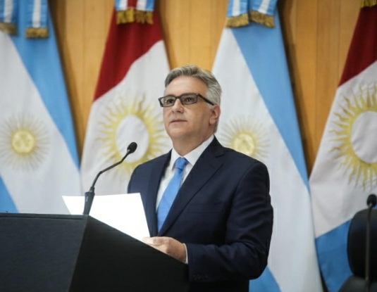 MART&Iacute;N LLARYOLA JUR&Oacute; COMO GOBERNADOR DE LA PROVINCIA PERIODO 2023-2027