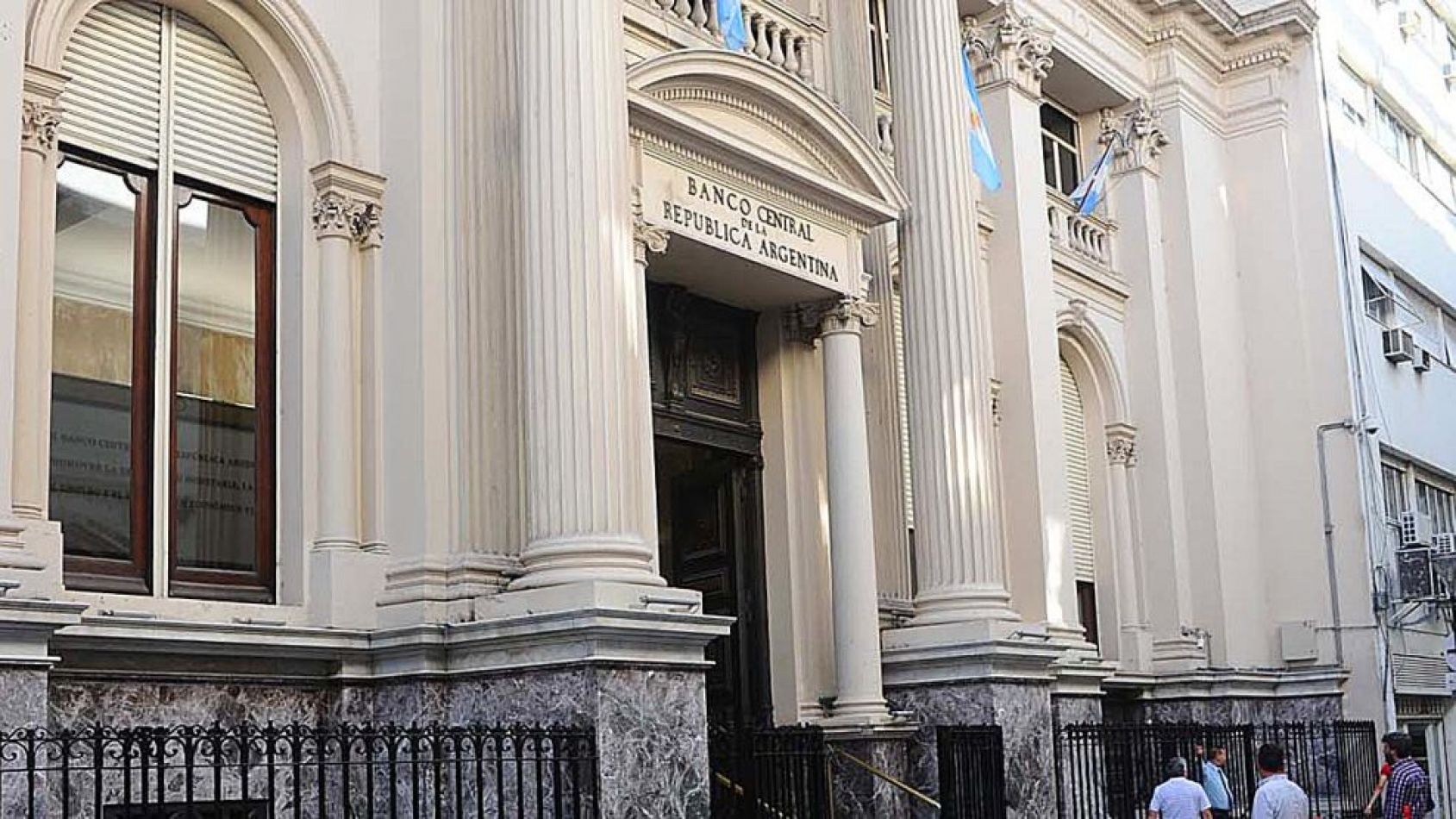 PLAZOS FIJOS: EL BANCO CENTRAL BAJO DE 133% A 110% LA TASA DE INTER&Eacute;S 