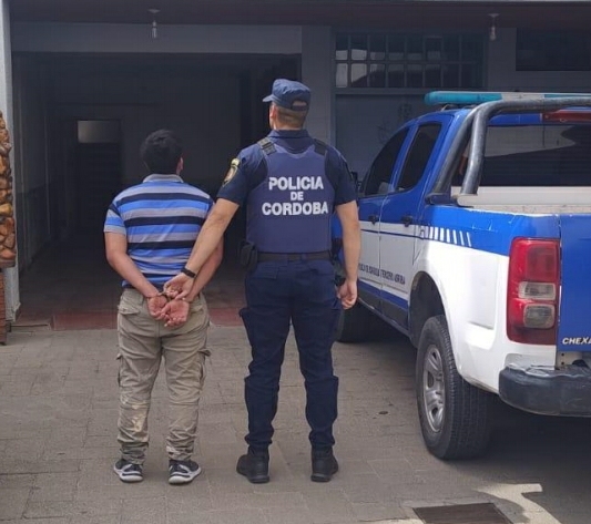 Parte policial: Masculino fue detenido por golpear a su pareja y cortarle el cabello con una cuchilla 